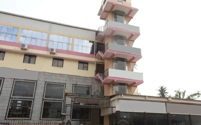 Varadashree Comforts By OYO Rooms