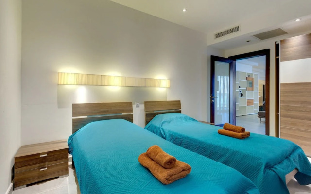 Seaview Apartment In Fort Cambridge, Sliema