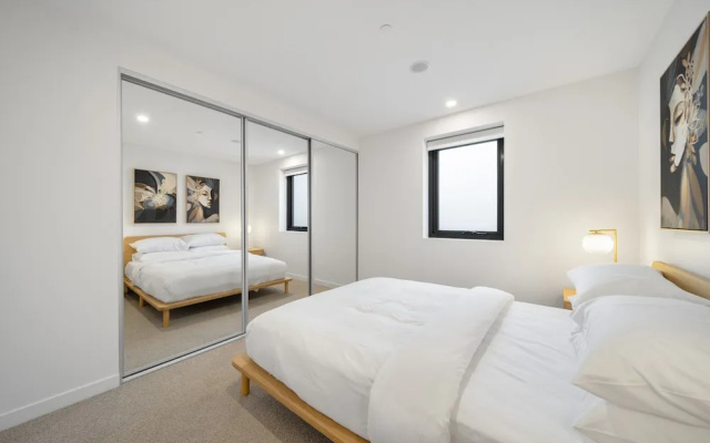 Sleek Inner-city 2-bed With Swimming Pool & BBQ – Guest Rooms – Dickson