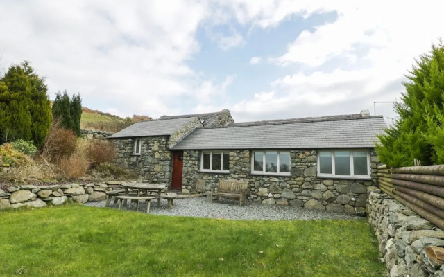 Ty Gwennol at Gilfach Goch