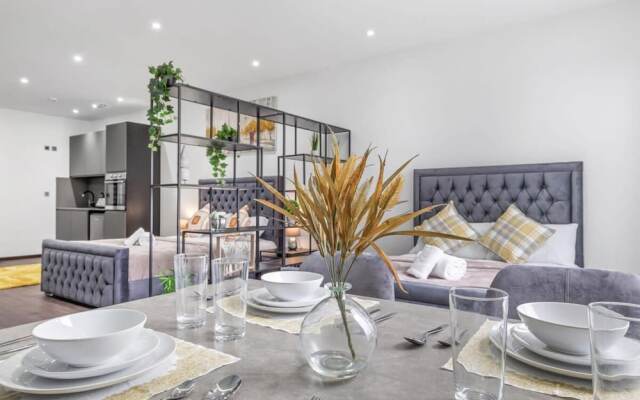Luxury Sleeps 4 Studio Flat