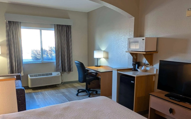 Days Inn & Suites by Wyndham Castle Rock