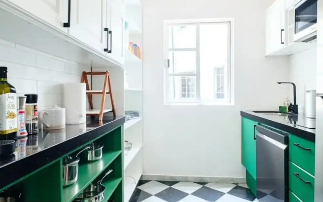 Art Deco Style Condo 2min Walk to Lincoln Park