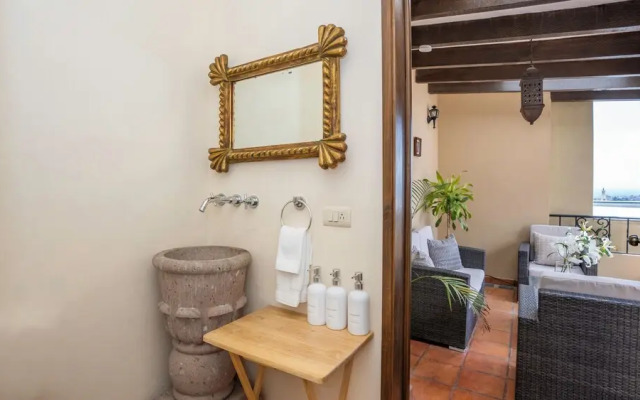 Centro 2BR Home with Rooftop Terrace