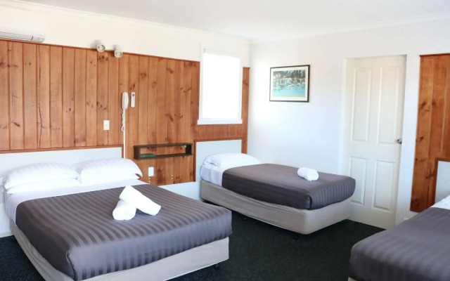 Hobart Tower Motel