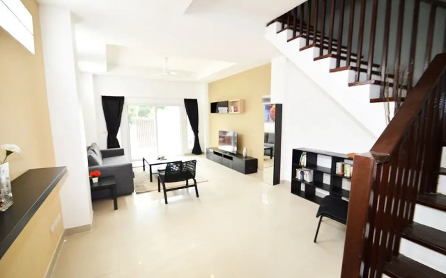 Deluxe Jacuzzi Townhome