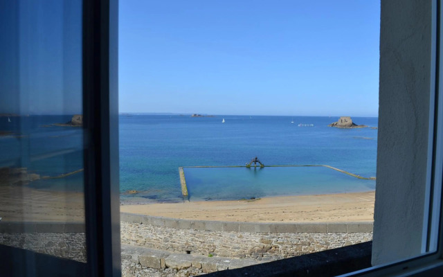 Hotel De La Porte Saint Pierre