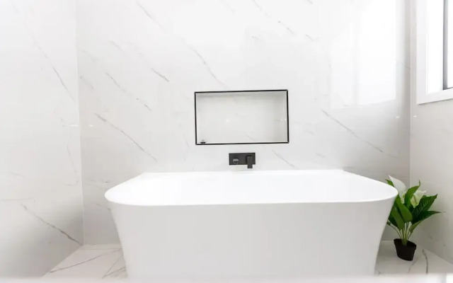 Two Ten Luxury CBD Accommodation