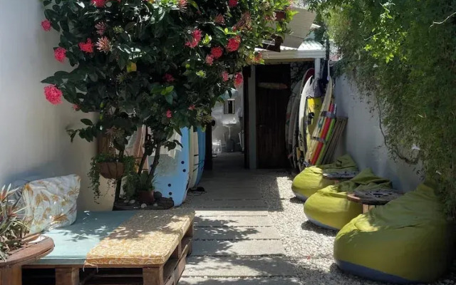 The Cafecito Surf School & Guesthouse