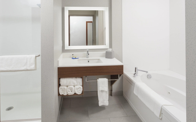 Holiday Inn Express & Suites Hudson I-94 by IHG