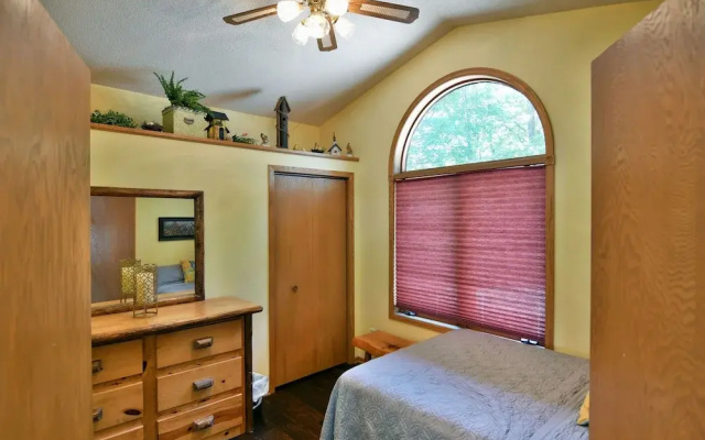Cheif Lake Lodge 4 Bedroom Home by RedAwning