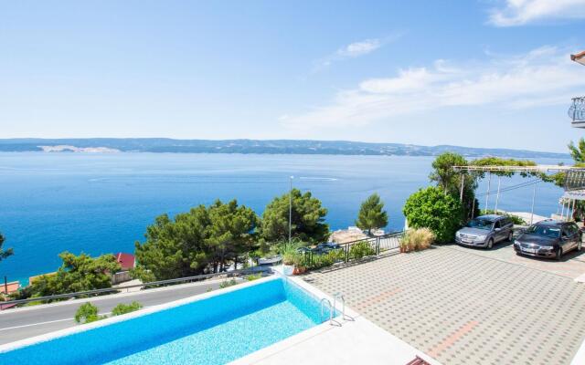 Charming Seaside Apartment