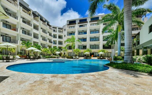 Amazing 1BR 2BA Condo Great Location w Pool GYM