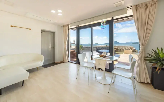 Yeosu Sorrr Spa Oceanview Pension