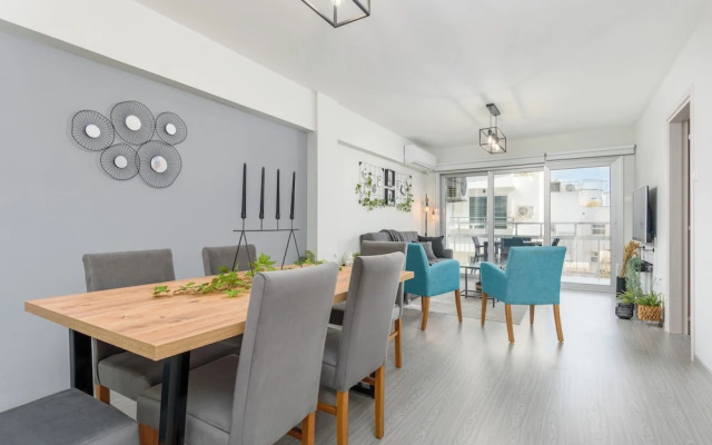 Amore 2-BR Apt By Finikoudes