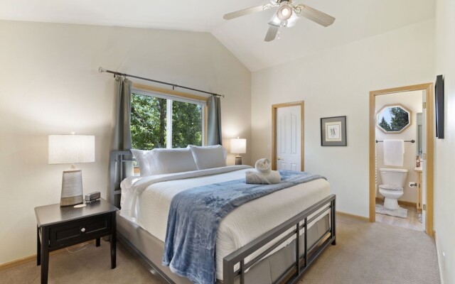 Parkside Gardens | Shady Private Yard W/ Hot Tub!