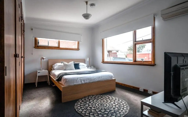 Ms Sophia's Studio Apartment