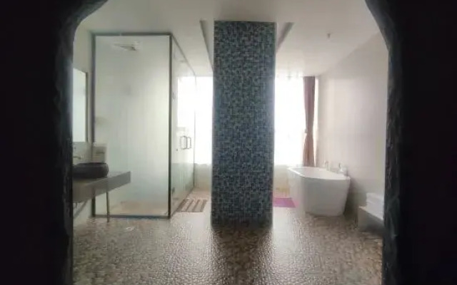 Pingjiang Qihang Theme Hotel