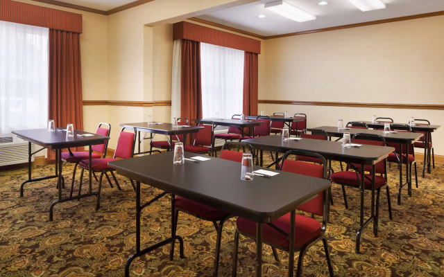 Country Inn & Suites by Radisson, Macedonia, OH