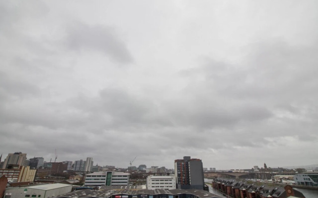 Stunning 3 BR Penthouse Apartment, River View