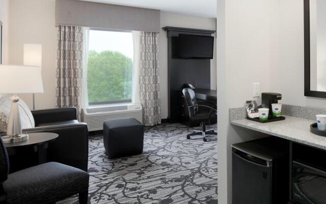 Hampton Inn & Suites Roanoke Airport