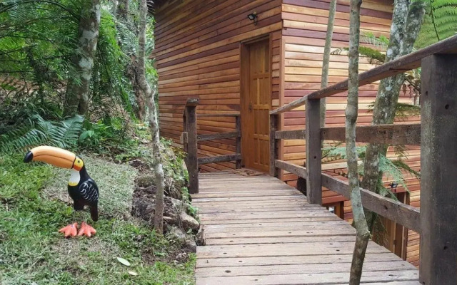 Chalé dos Tucanos- Parede de vidro com linda vista