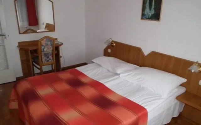 Hotel Napsugár