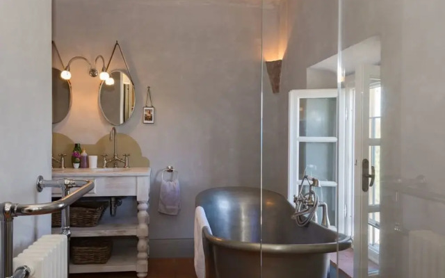 Luxury 6-bed Tuscan Villa Near Lucca and Florence