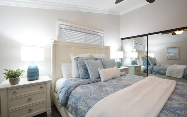 Sweet 4 bedroom, 3 bath plus Loft Bedroom, Pool Home