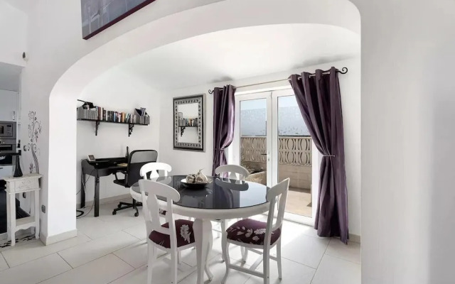 3 Bed Villa - Sleeps 6 - Private Pool - Hot Tub- Parking - Wifi