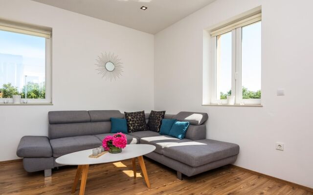 Villa Josipa-with Pool and Beautiful Garden