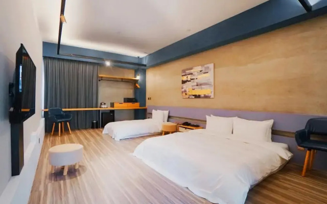 Thinker Hotel