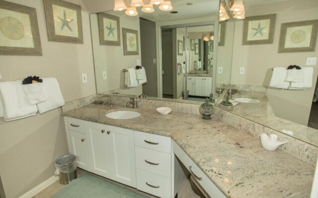 Inlet Reef 403 2 Bedroom Condo by RedAwning