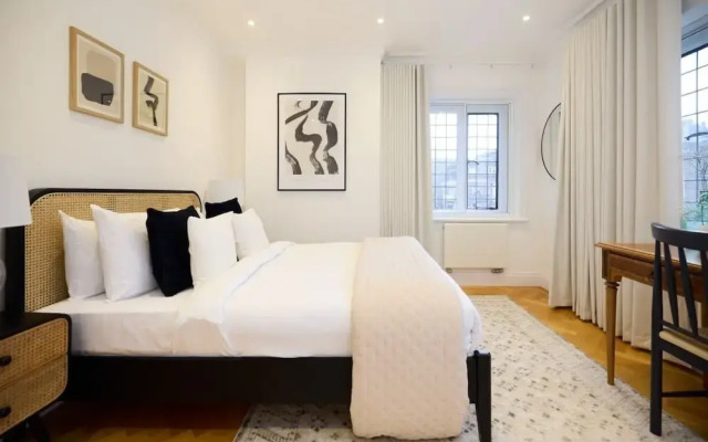 The Charm of Chelsea - Modern 4bdr With Shared Courtyard