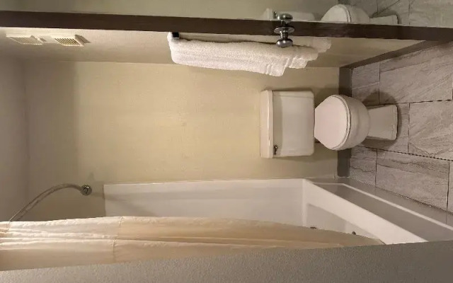 Norwood Inn & Suites Milwaukee