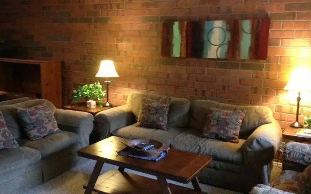 Park Station 2 Bd/2 Ba Quiet Corner Main St Condo