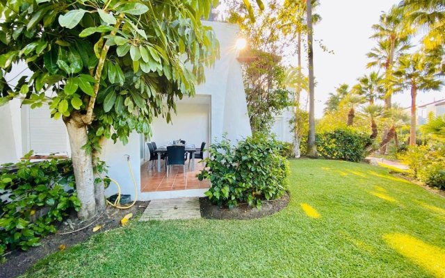 House With 3 Bedrooms in Estepona, With Pool Access, Enclosed Garden and Wifi - 150 m From the Beach