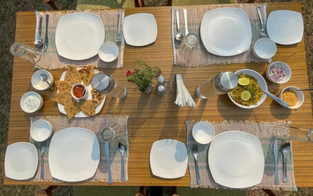 Bison Retreat - Pench