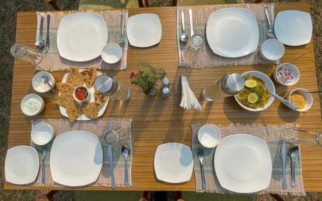 Bison Retreat - Pench