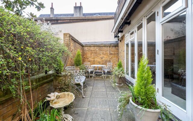 Beautiful House in Heart of Kensington