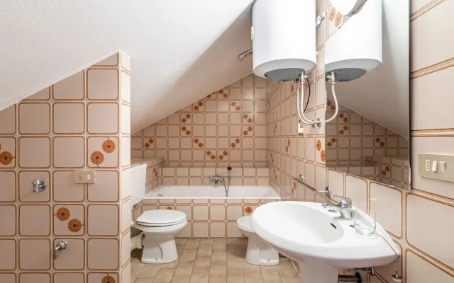 Attractive Apartment in Loano With Garden