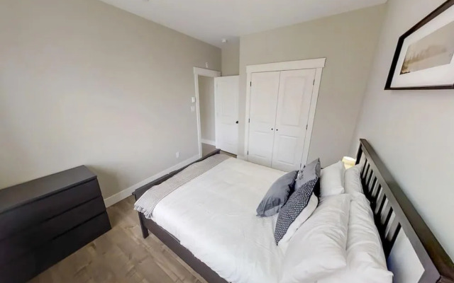 Premium Condo Amazing Location w Parking Coffee