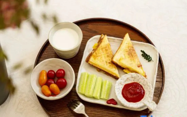 Lincang Jianli Hotel (Wa Culture Square Yulong Lake Park) – Meal – Lincang