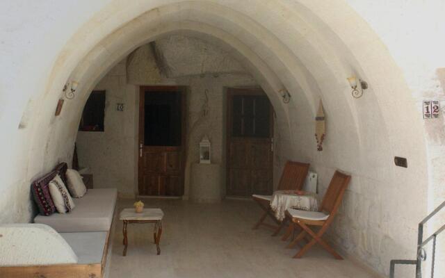 El Puente Cave Hotel