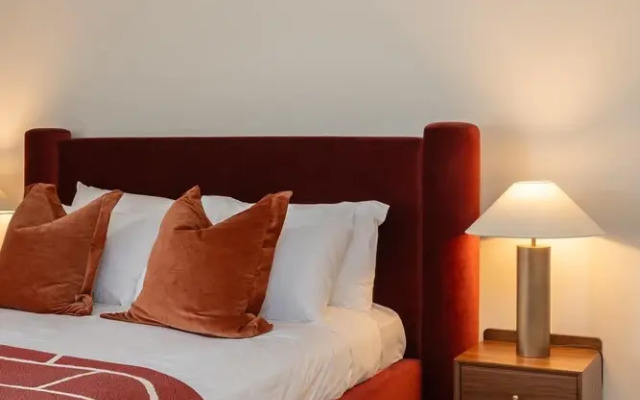 Stylish City Flat With Private Balcony