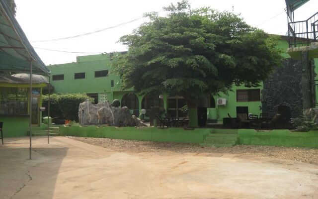 Airport Side Hotel