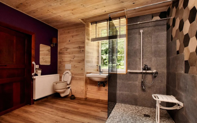 Magnificent Holiday Home in Baronville With Heated Pool & Billiards