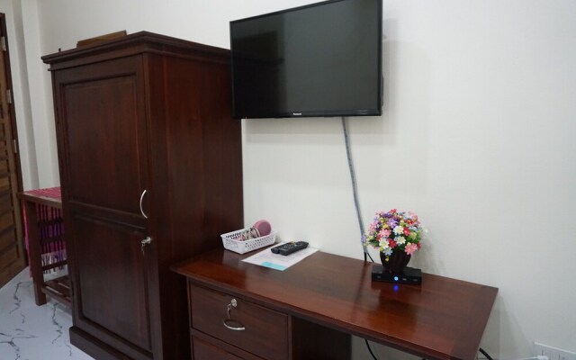 Reun Pon Aek Hotel