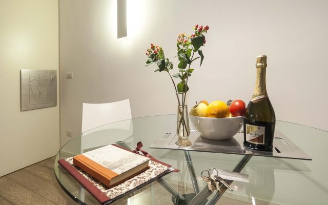 In Rome at Spanish Steps Classy Apartment With Modern Design in an Historic Palazzo