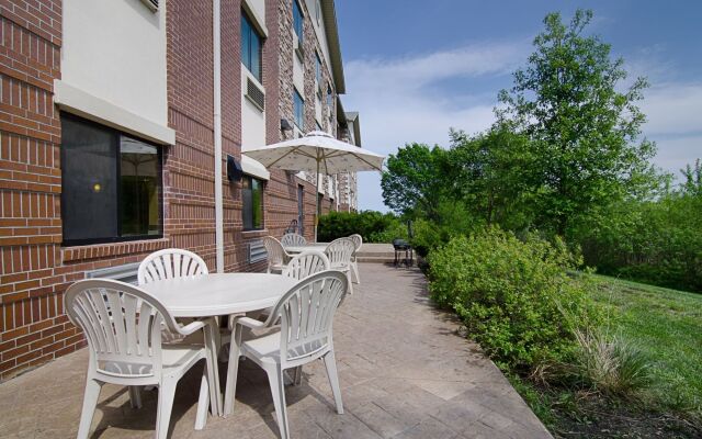 Holiday Inn Express & Suites Olathe South by IHG